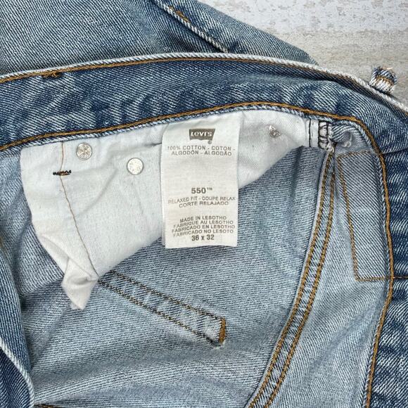 Levis Jeans 550 Relaxed Fit Light Wash Denim Red Tab - Picture 5 of 5